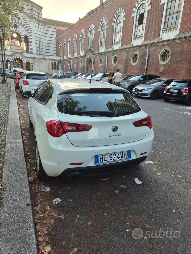 Alfa Romeo Giulietta 2012 photo 4