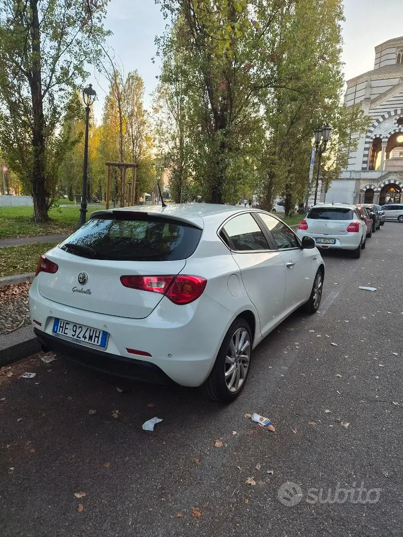 Alfa Romeo Giulietta 2012 photo 5