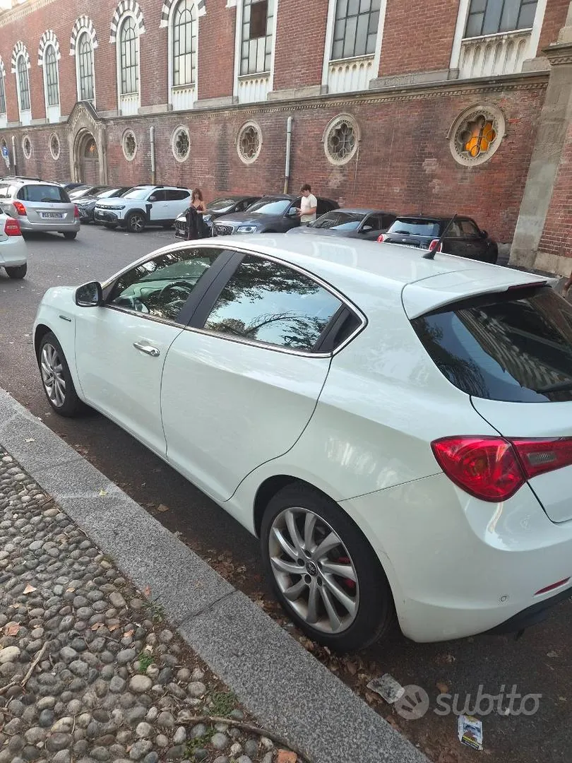 Alfa Romeo Giulietta 2012 photo 2