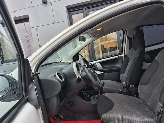 Toyota Aygo 2012 photo 5
