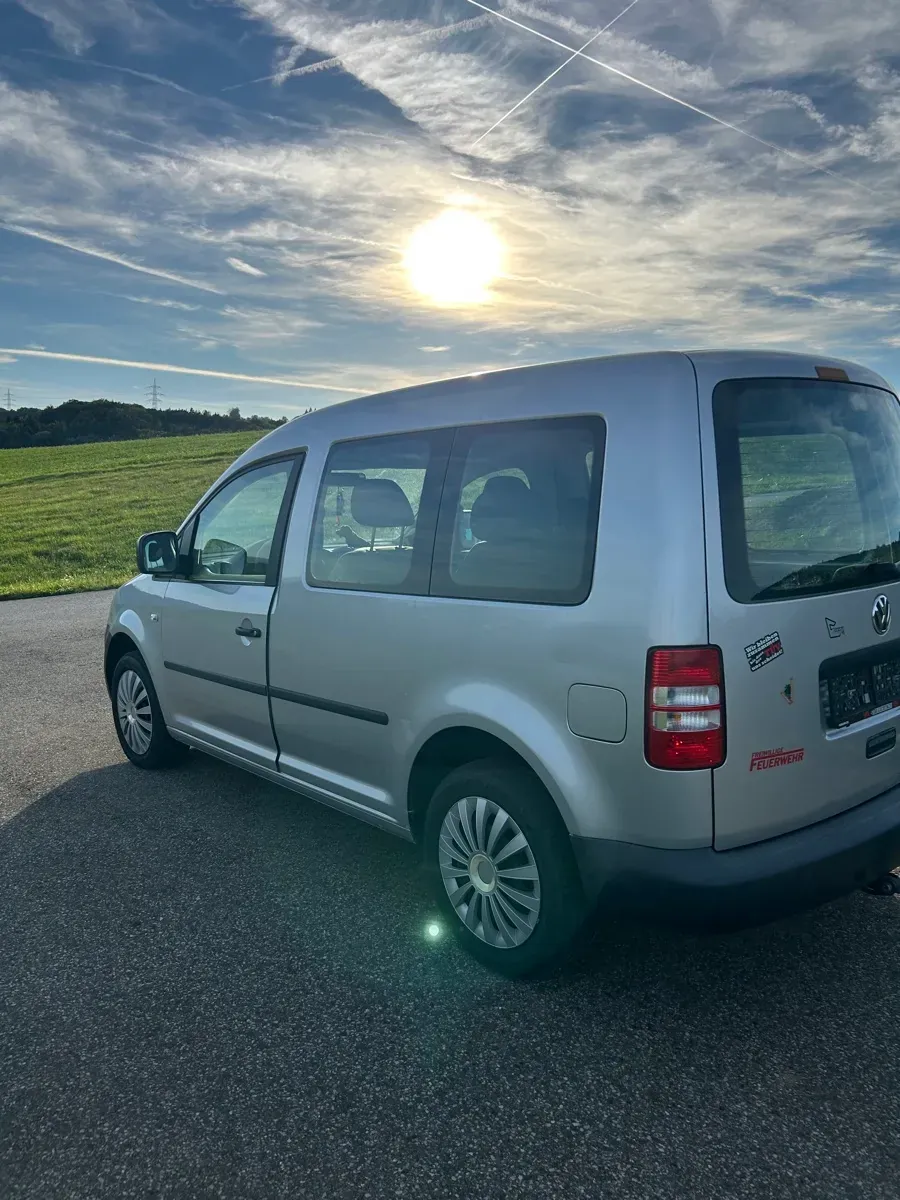 Volkswagen Caddy 2011 photo 2