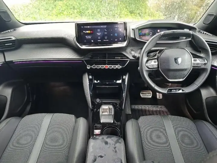 Peugeot E-2008 2025 photo 3