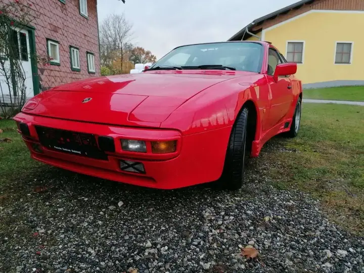 Porsche 944