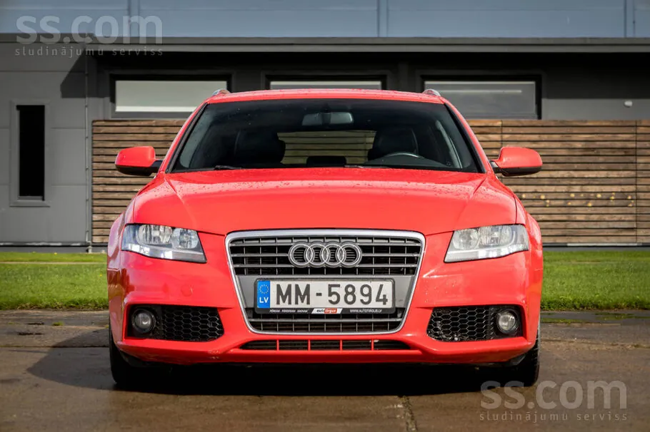 Audi A4 2010 photo 2