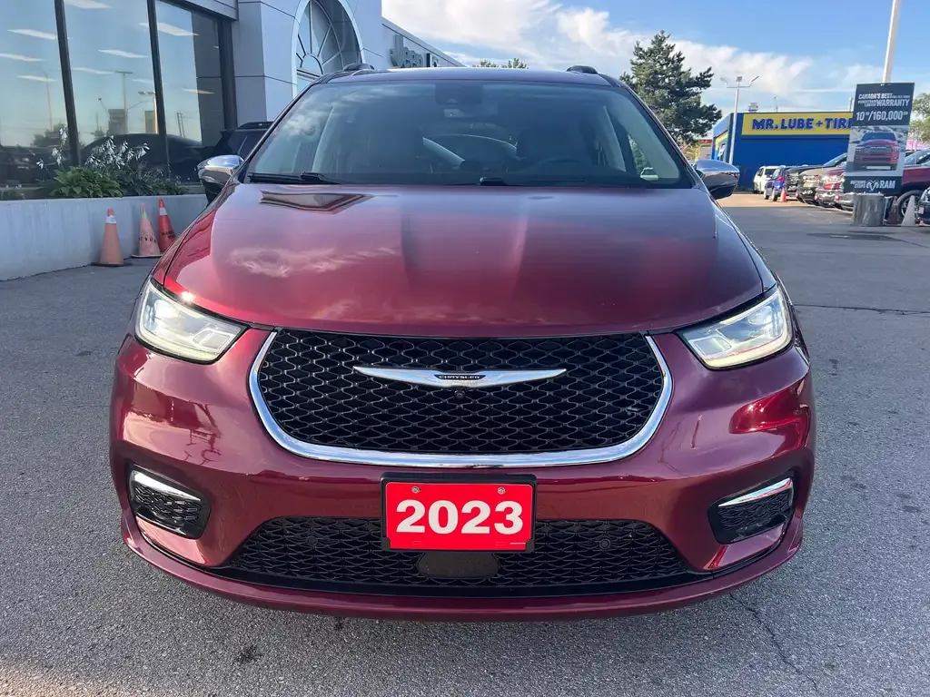 Chrysler Pacifica 2023 photo 2