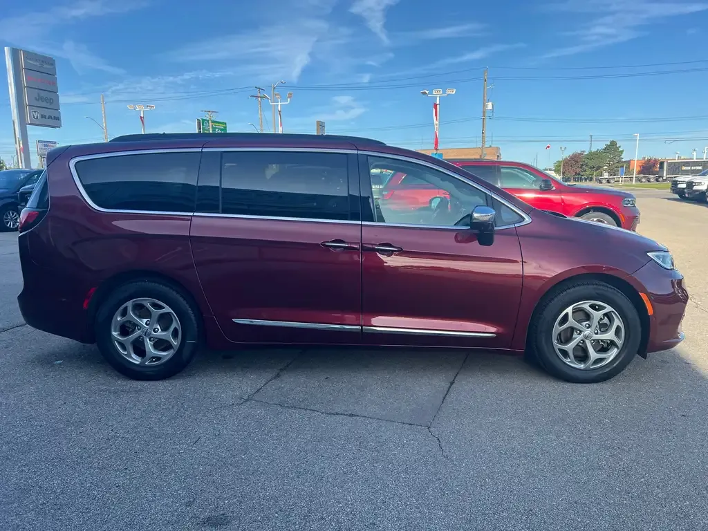 Chrysler Pacifica 2023 photo 4