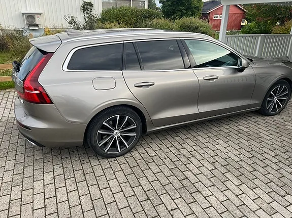 Volvo V60 2021 photo 3