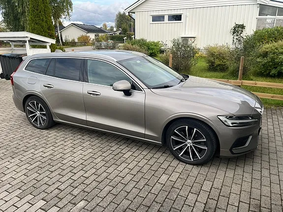 Volvo V60 2021 photo 2