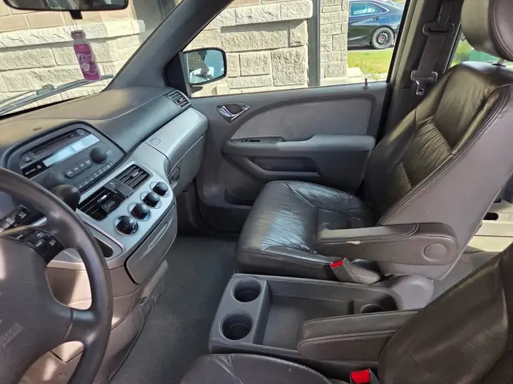 Honda Odyssey 2010 photo 3