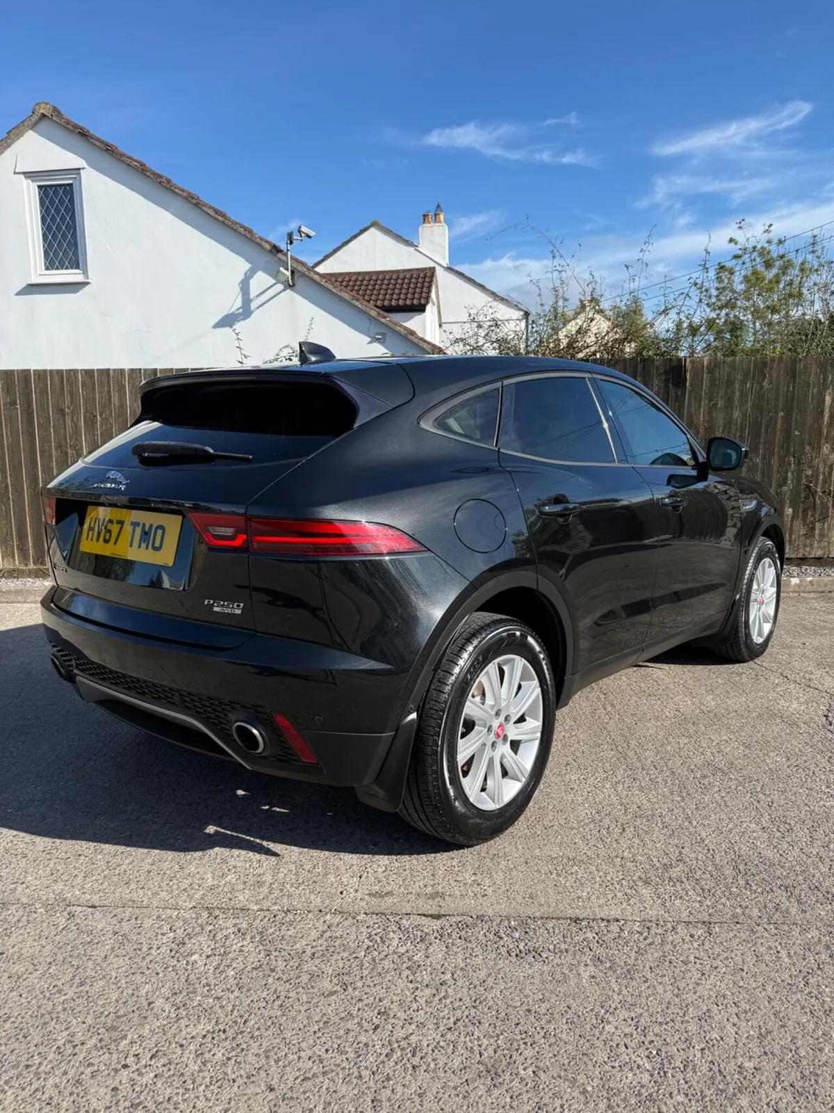 Jaguar E-Pace 2018 photo 5