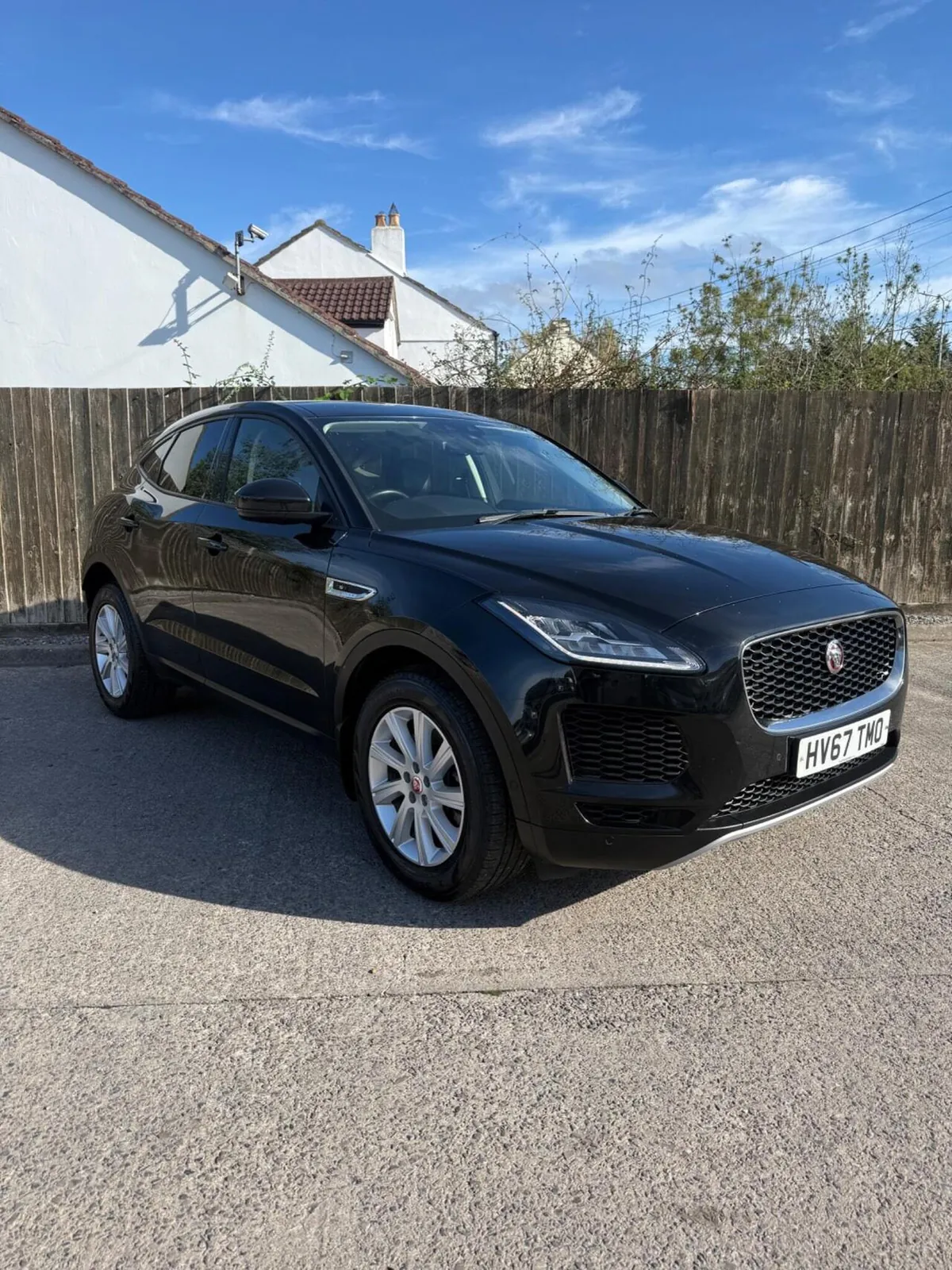 Jaguar E-Pace 2018 photo 2
