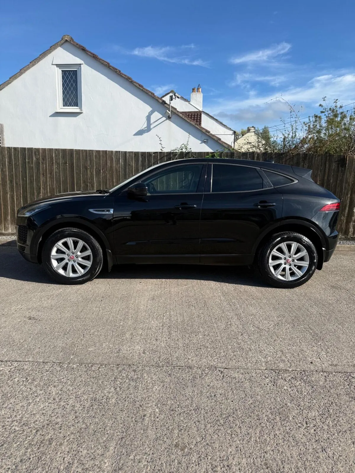 Jaguar E-Pace 2018 photo 3