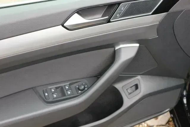 Volkswagen Passat 2019 photo 3
