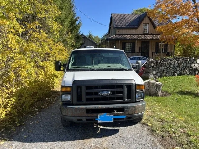Ford E-250 2010 photo 4