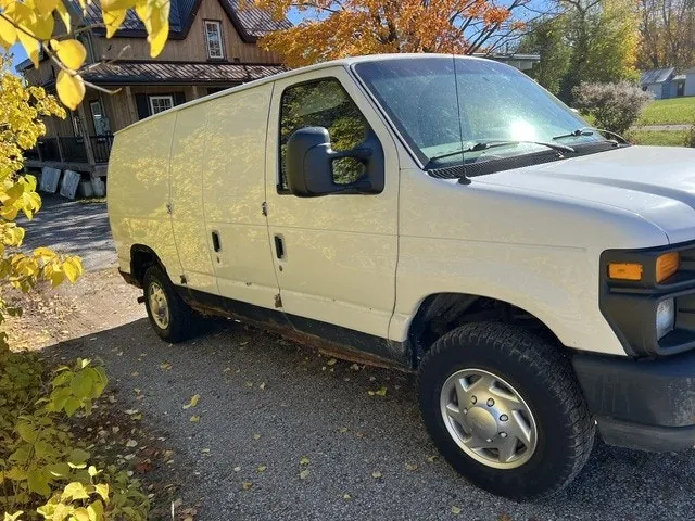 Ford E-250 2010 photo 3