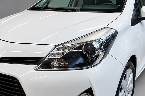 Toyota Yaris 2014 photo 2
