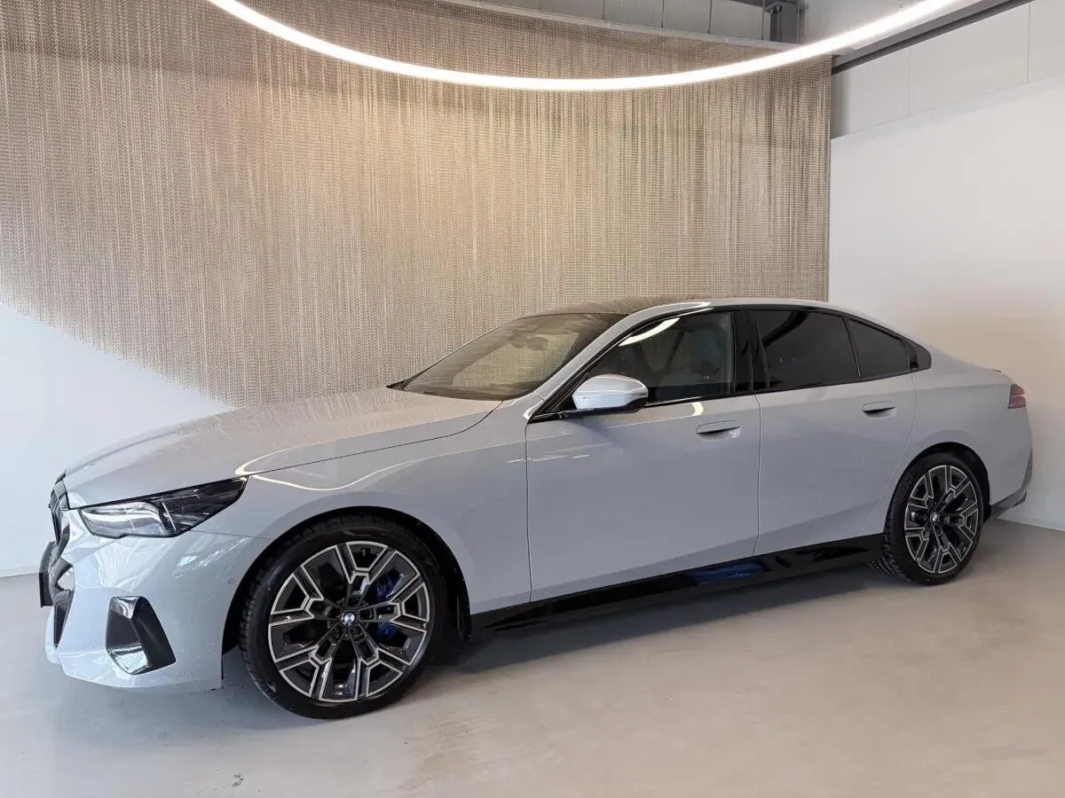 BMW 5 Series 2025 photo 3
