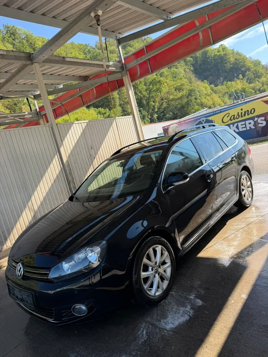 Volkswagen Golf 2010 photo 2
