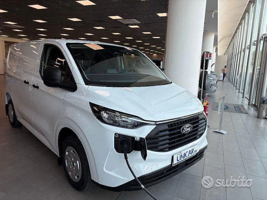 Ford Transit Custom 2024 photo 2