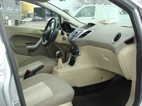Ford Fiesta 2013 photo 4