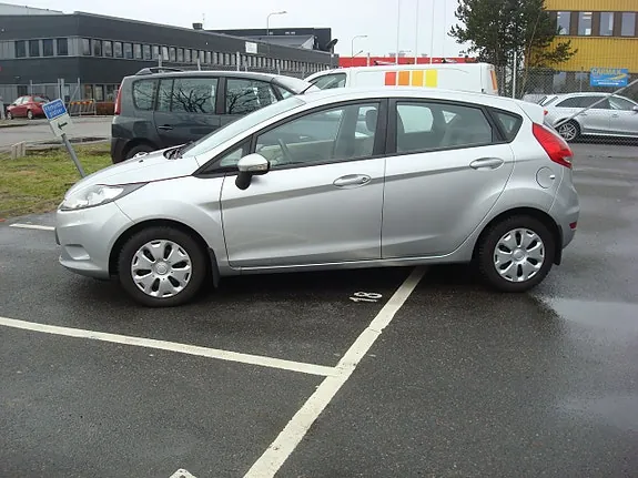 Ford Fiesta 2013 photo 2