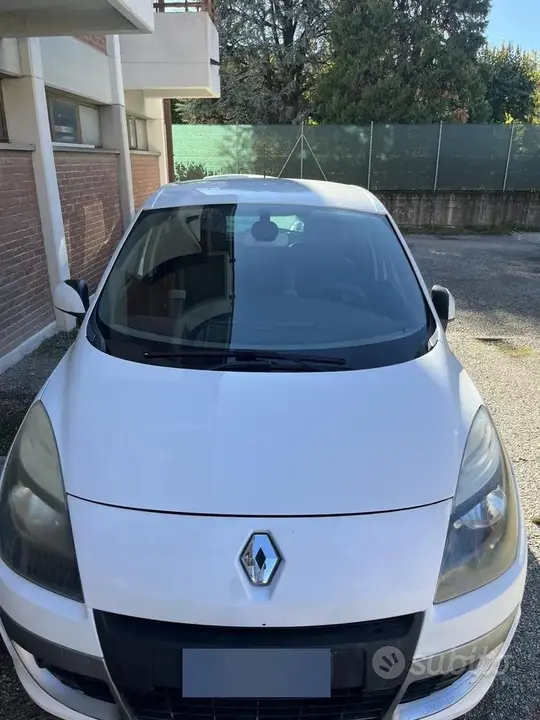 Renault Scenic 2011 photo 3