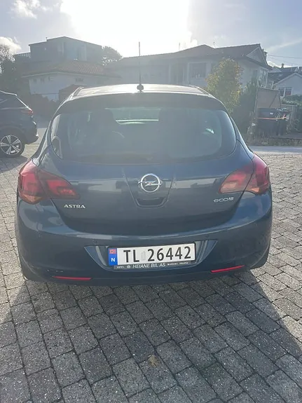 Opel Astra 2010 photo 3
