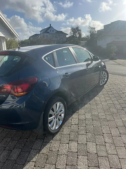 Opel Astra 2010 photo 4