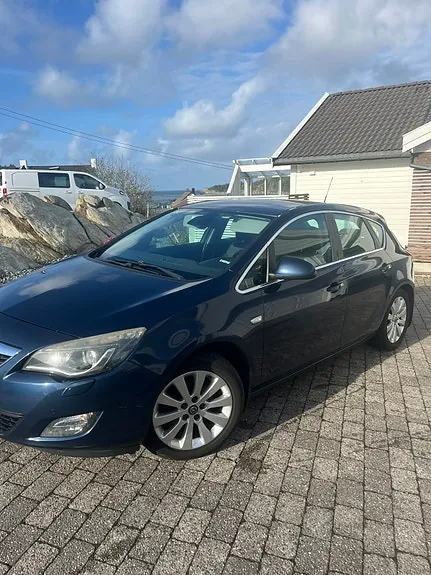 Opel Astra 2010 photo 2