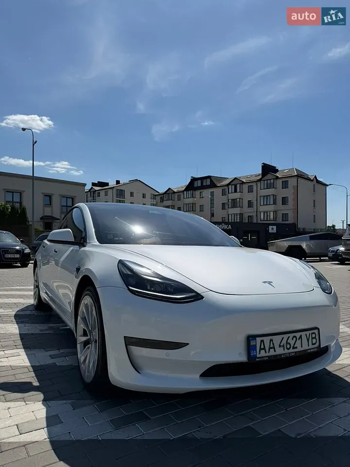Tesla Model 3 2021 photo 2