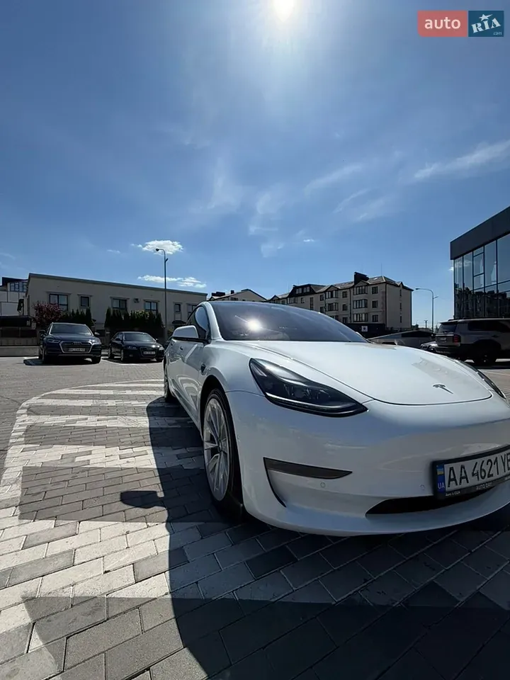 Tesla Model 3 2021 photo 3
