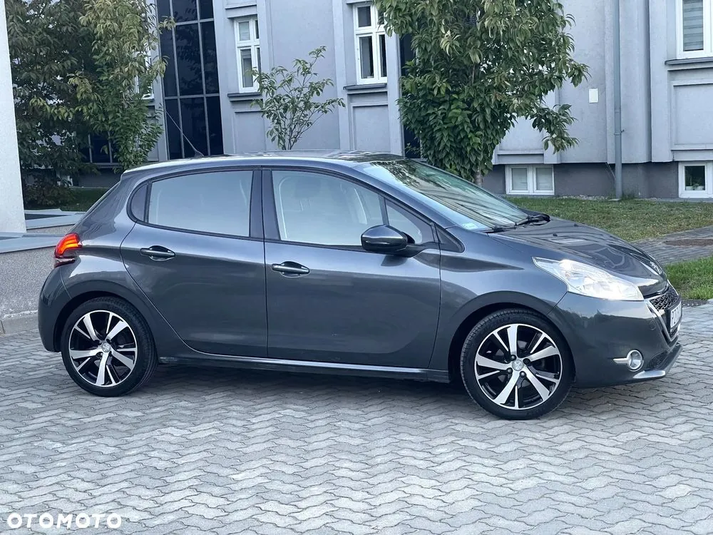 Peugeot 208 2013 photo 3