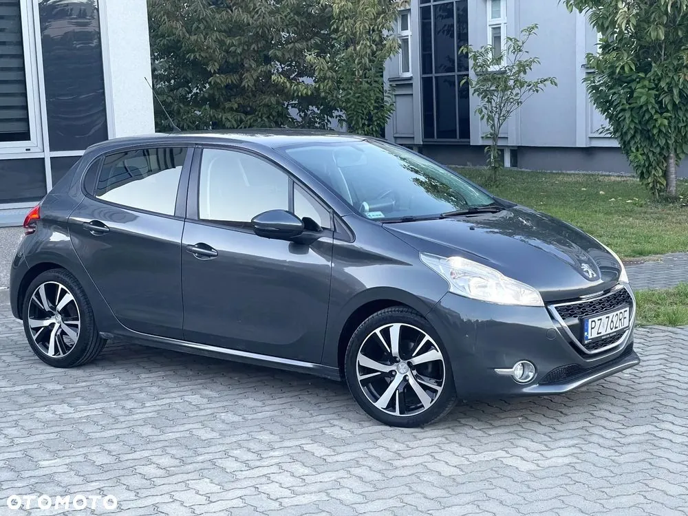 Peugeot 208 2013 photo 2