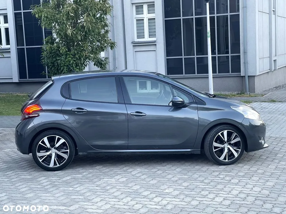 Peugeot 208 2013 photo 4