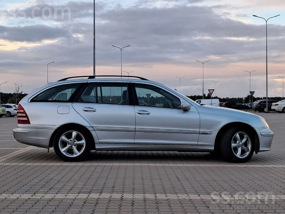 Mercedes-Benz C220 2005 photo 2