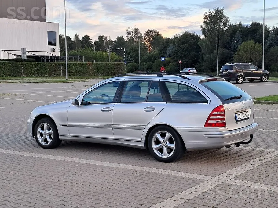 Mercedes-Benz C220 2005 photo 3