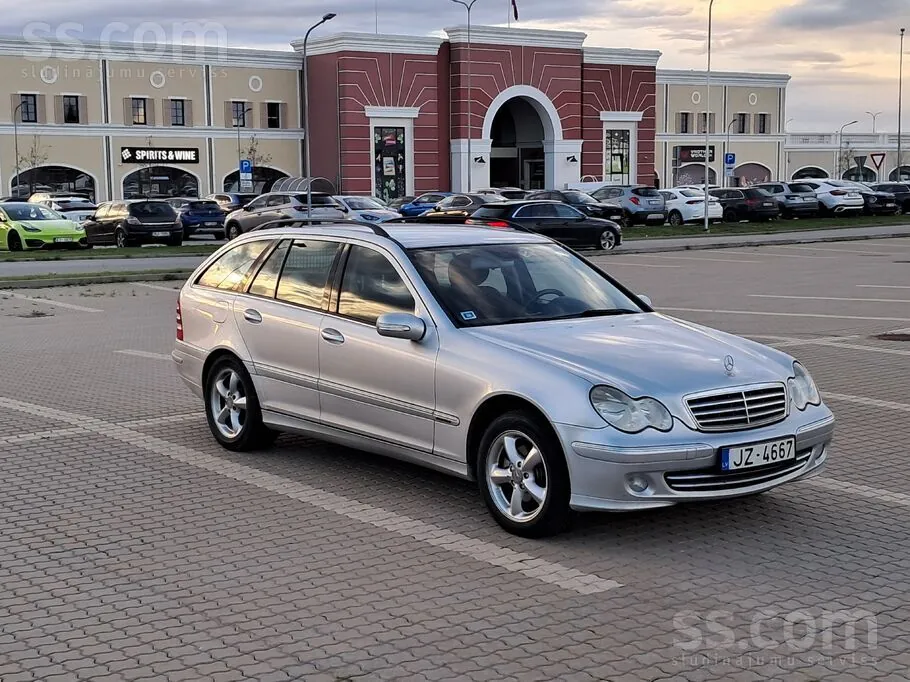 Mercedes-Benz C220 2005 photo 4