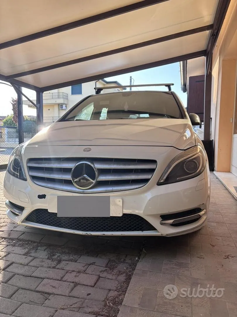 Mercedes-Benz B 180 2012 photo 3