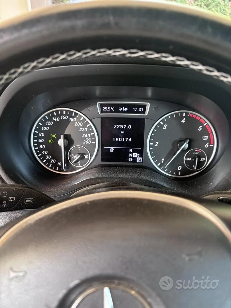 Mercedes-Benz B 180 2012 photo 4