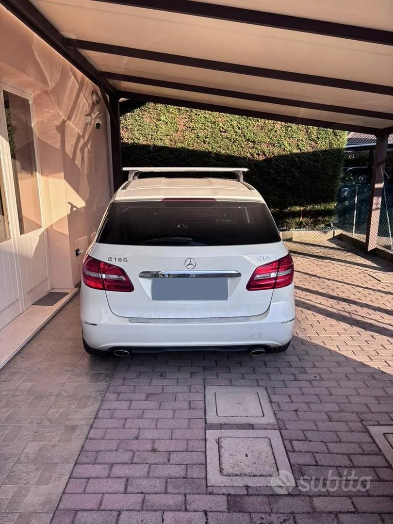 Mercedes-Benz B 180