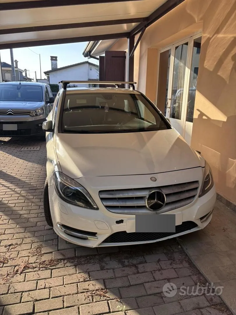 Mercedes-Benz B 180 2012 photo 2