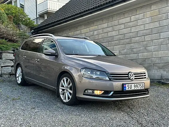 Volkswagen Passat 2011 photo 2
