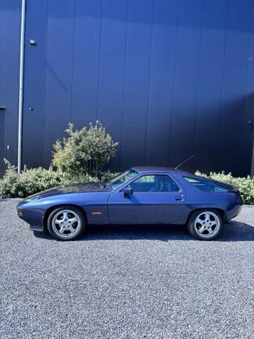 Porsche 928 1985 photo 3