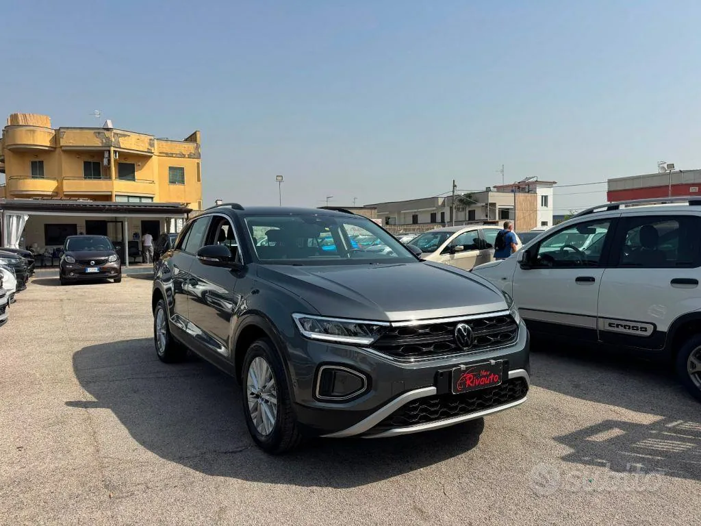 Volkswagen T-Roc 2023 photo 3