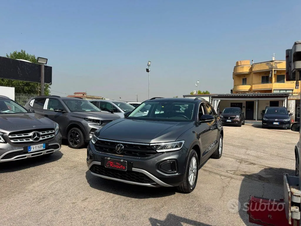 Volkswagen T-Roc 2023 photo 2