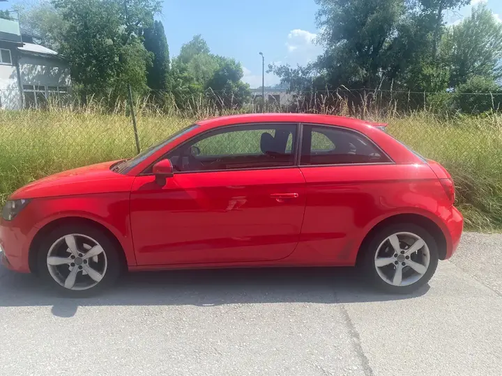 Audi A1 2010 photo 2