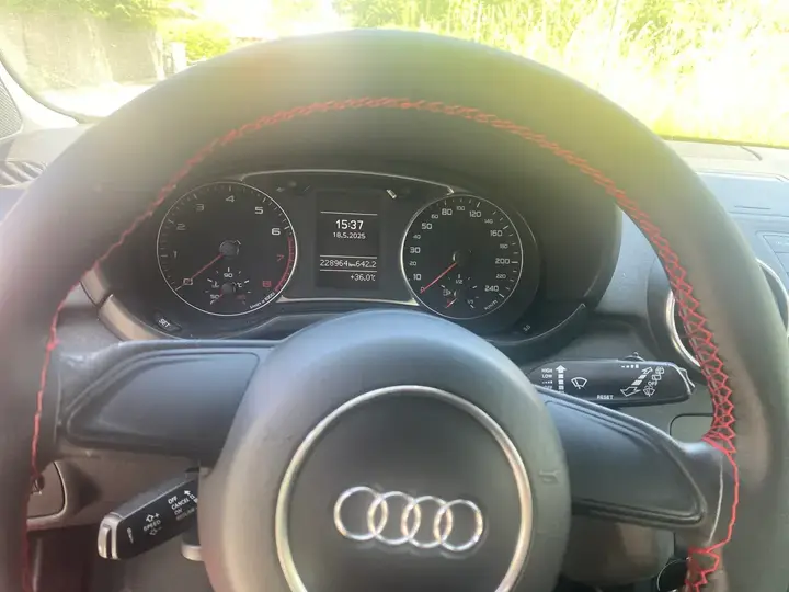 Audi A1 2010 photo 3