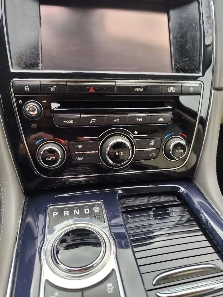 Jaguar Xj 2011 photo 3