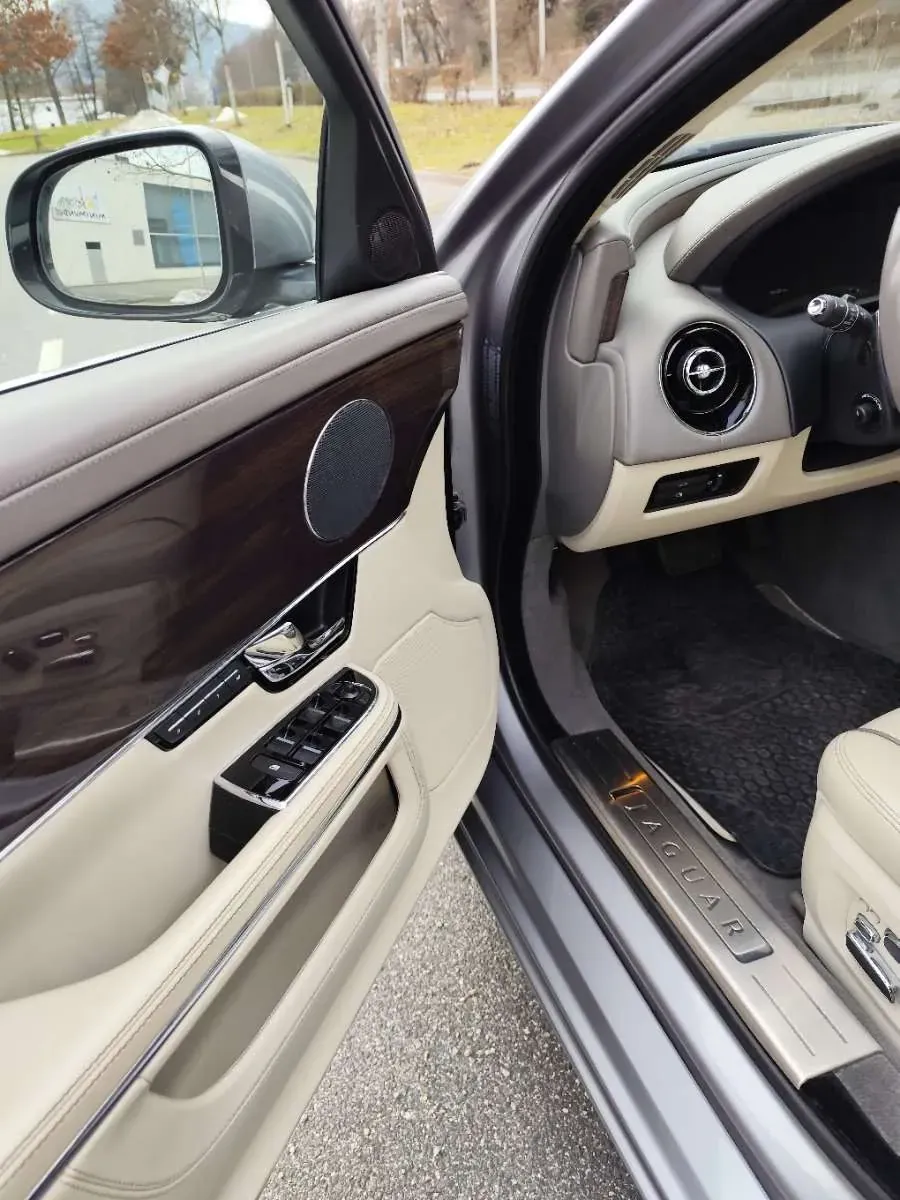 Jaguar Xj 2011 photo 2