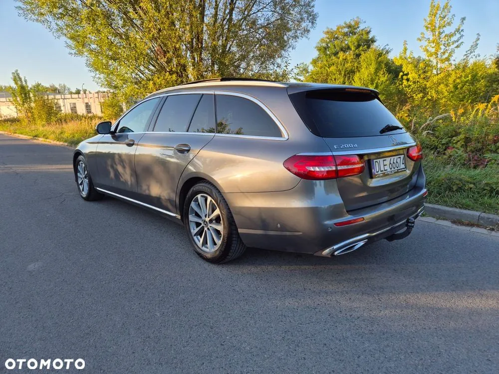 Mercedes-Benz E-Class 2019 photo 5